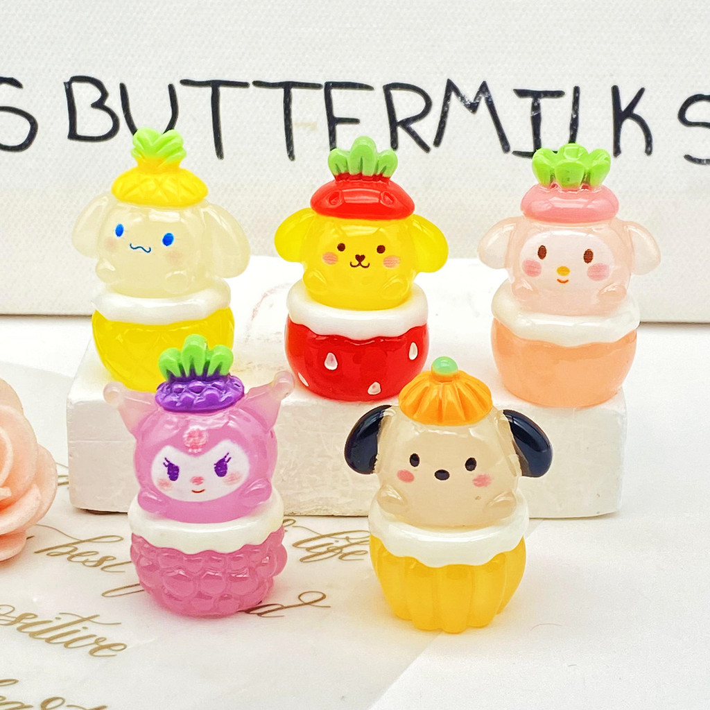 Luminous Mini ผลไม้ Sanrio ตุ๊กตา Kawaii Kuromi My Melody Cinnamoroll Micro ภูมิทัศน์เครื่องประดับรถตกแต่งภายในตกแต่งบ้าน
