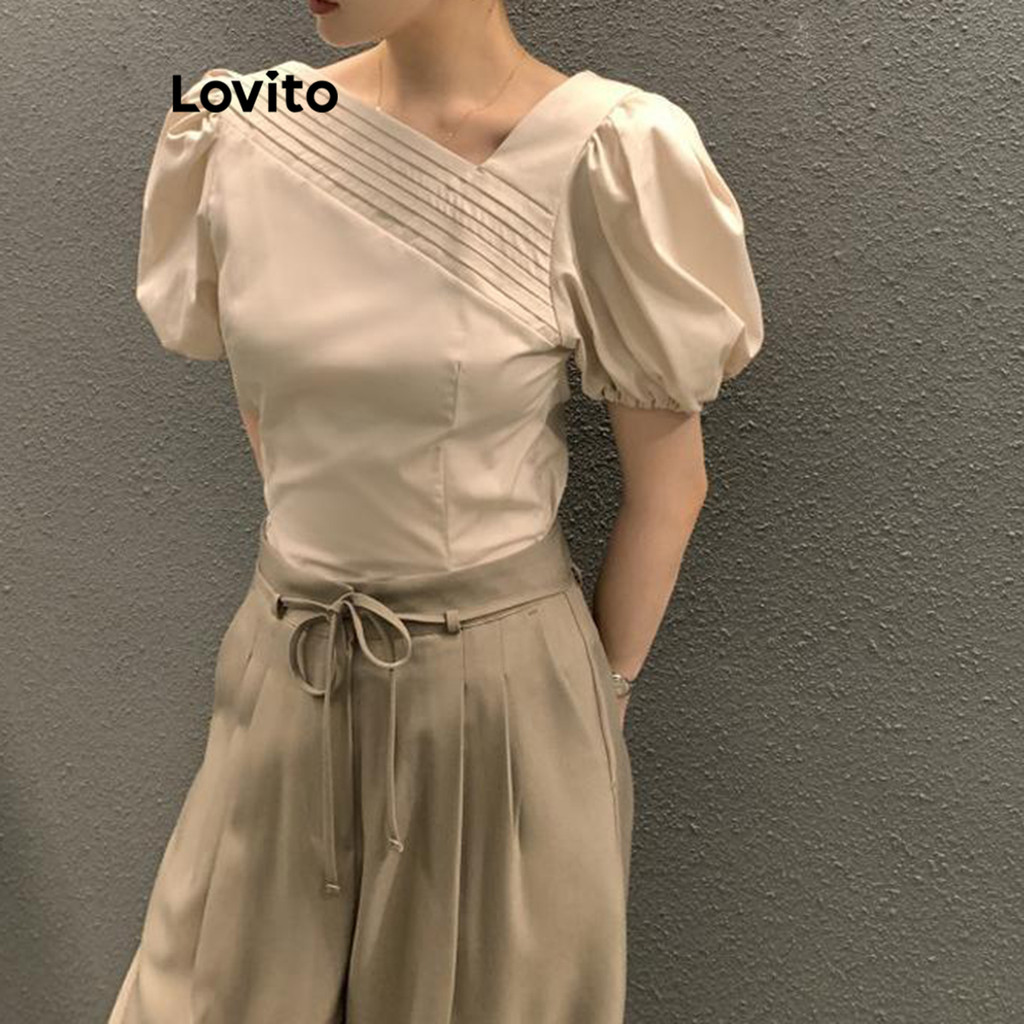 Lovito เสื้อเบลาส์ผู้หญิง แต่งจีบ สีพื้น สไตล์ลำลอง LNM65098