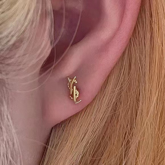 ต่างหูแฟชั่นตัวอักษรเกาหลีหญิงสีทองสีเงิน อิน ของขวัญวันเกิดนักเรียน