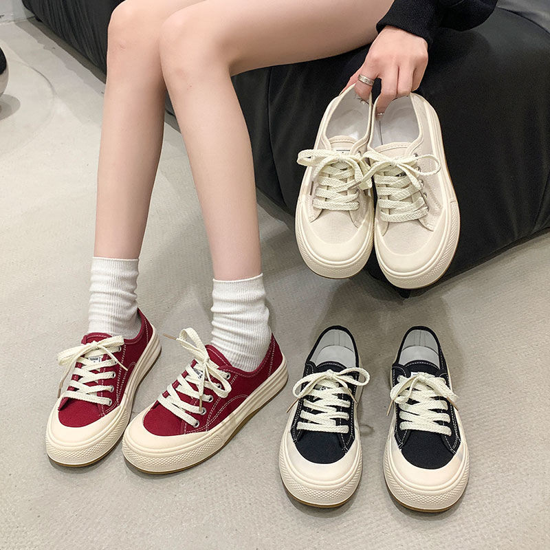 รองเท้าผ้าใบพื้นนุ่ม รุ่น CLASSIC สีดำ สีขาว สีแดง
