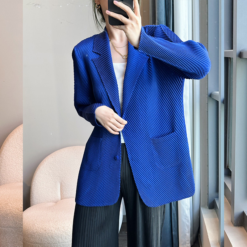 มิยาเกะ จีบเสื้อผ้าสไตล์เกล็ดปลา เสื้อสูทแฟชั่น ผู้หญิง 2024 ฤดูใบไม้ผลิฤดูใบไม้ร่วงสไตล์ตะวันตกครีมกันแดดเสื้อผ้าแขนยาวบางสั้น สูงสุด