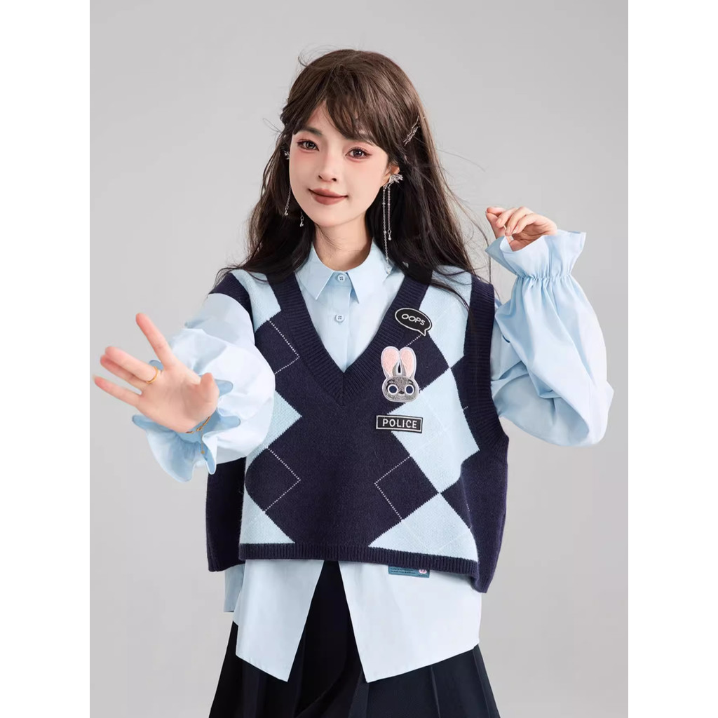 [ข้อเสนอพิเศษ] Judy เสื้อกั๊กปักผู้หญิง Rhombus Jacquard เสื้อสเวตเตอร์คอวีฤดูใบไม้ร่วงสไตล์ Preppy Age-Reduction Layered Tren