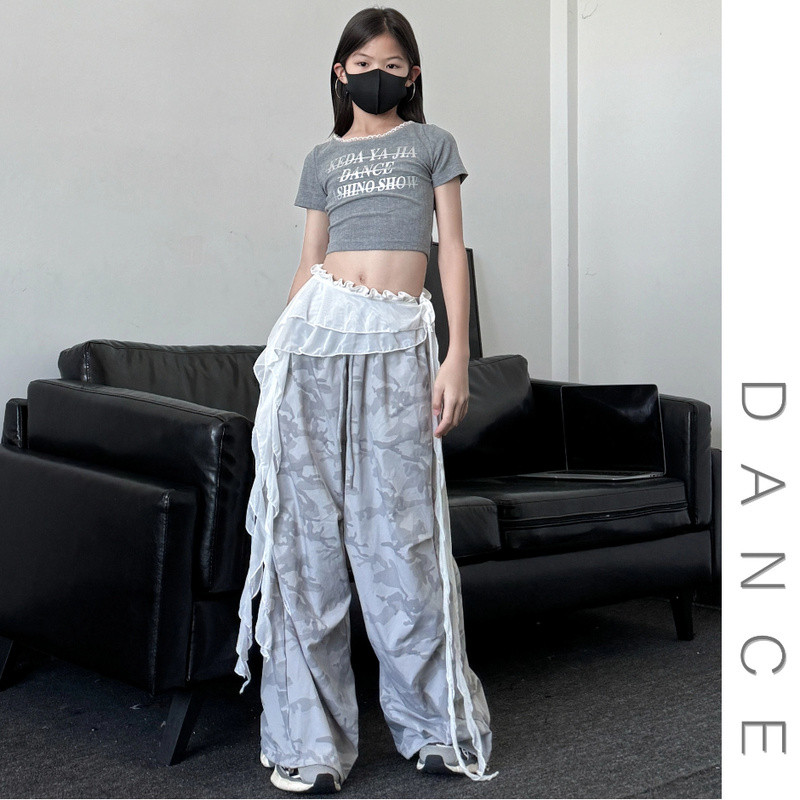 [KeDaYa] พร้อมส่ง เสื้อครอปลูกไม้เกาหลี กางเกงพรางลายทหาร ผ้าพันเอวจีบสวย ชุดเต้นสตรีทสาวฮิปฮอป สไตล์ Y2K OOTD