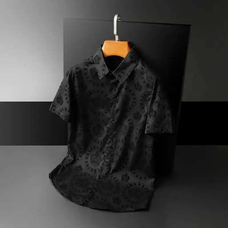 เสื้อแขนสั้นสำหรับผู้ชาย สไตล์หรูหราสีดำ มงกุฎและลายดอกไม้ เหมาะสำหรับงานธุรกิจและสังคมในฤดูร้อน - รูปที่ 3