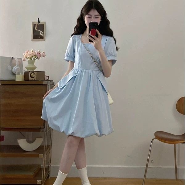 XUWEN กรกฎาคมชุดผมตรงขนาดใหญ่ภาษาฝรั่งเศสคําสไตล์อ่อนโยนชุดหญิง 2025 ฤดูร้อนหวาน Bud กระโปรงไขมัน MM