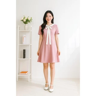 [S-5XL] เดรสสไตล์ออเดรย์ เฮปเบิร์น 2025 | สีดอกบัว | ลุคสาวหวานสไตล์ฝรั่งเศส | เอวเข้ารูป | กระโปรงทรง A สุดน่ารัก