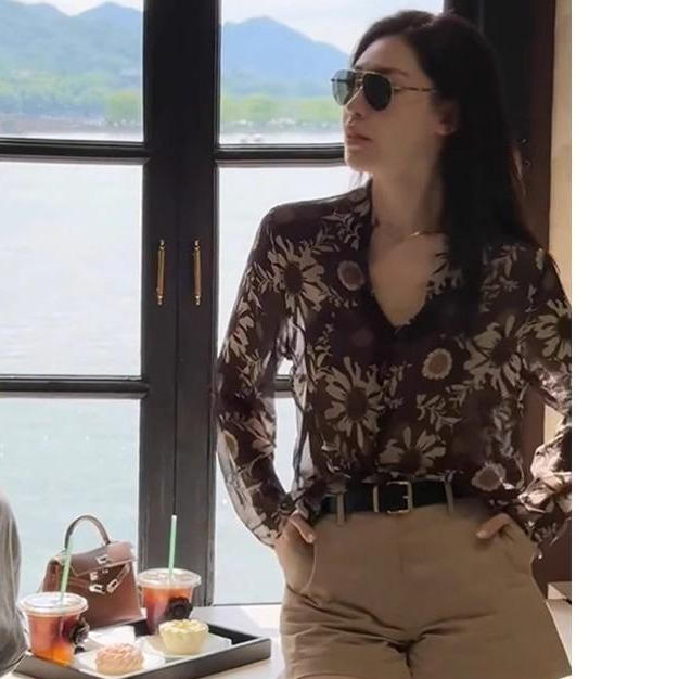 Red Berry2025 เสื้อคาร์ดิแกนกันแดดแขนยาวคอวีลายดอกไม้หลวมๆ สำหรับผู้หญิงเวอร์ชั่นเกาหลีW583