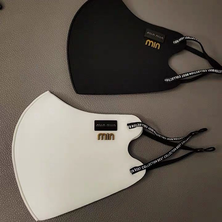 Simple Fashion Letter Black White Temperament Mask 9.15D