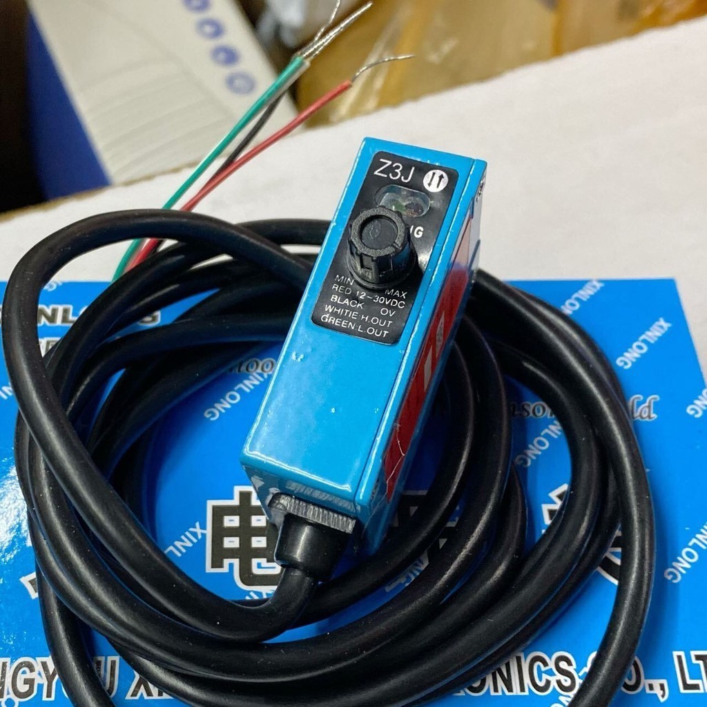 ของแท้ Z3J-DS50E3 เซ็นเซอร์อินฟราเรดการปิดกั้นวัสดุติดตาม Photoelectric Switch กระเป๋าเครื่องทําเซ็น
