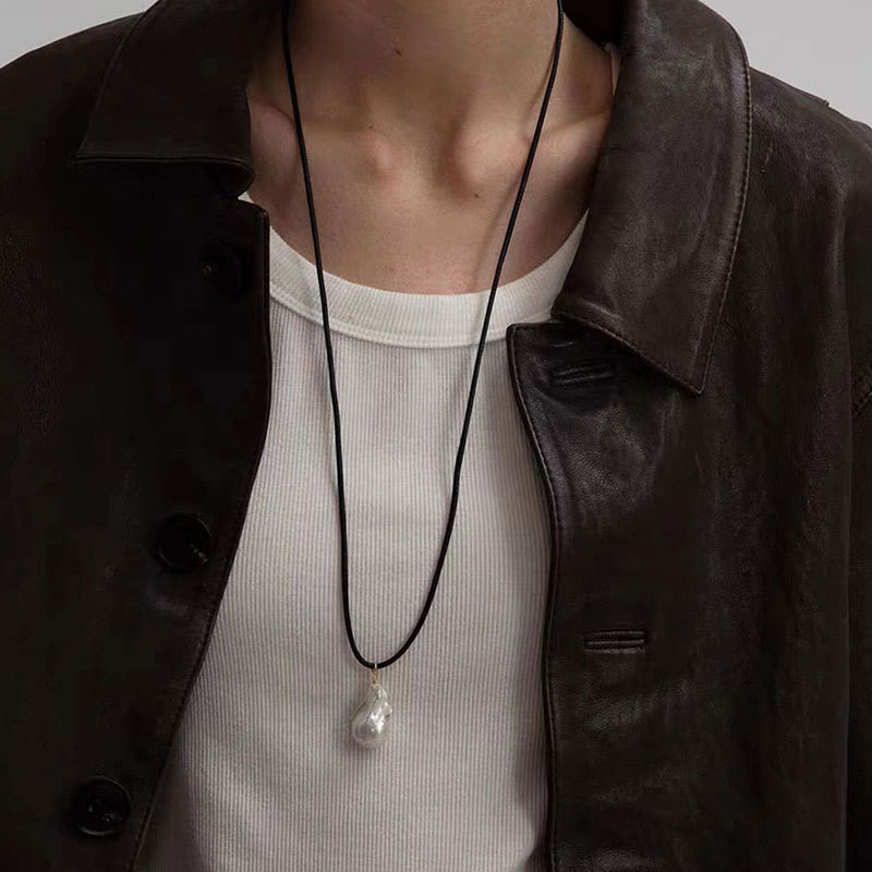 จี้มุกสร้อยคอเชือกสีดําผู้หญิงแฟชั่น