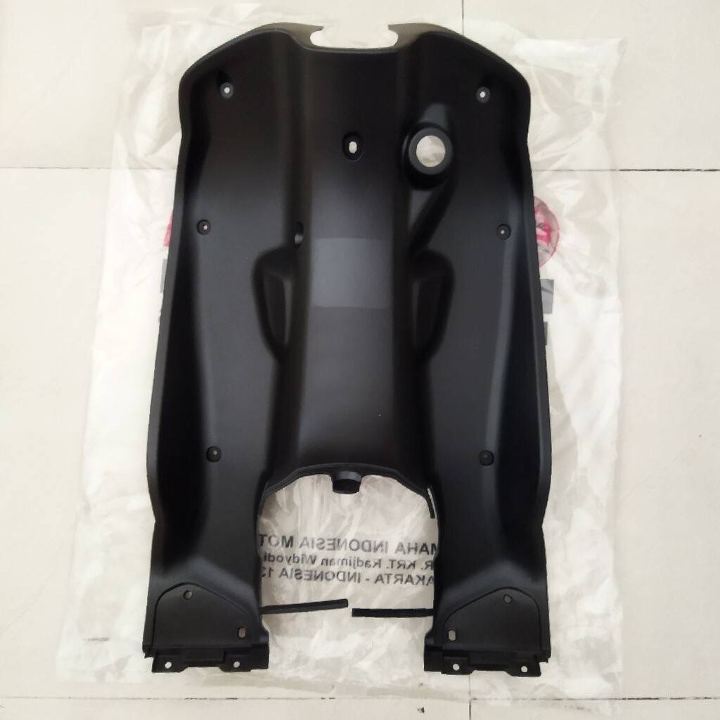 5LW-F8312-10 บังลมตัวใน (สีดำ) Nouvo ตัวเก่า 2003-2004 อะไหล่แท้ YAMAHA