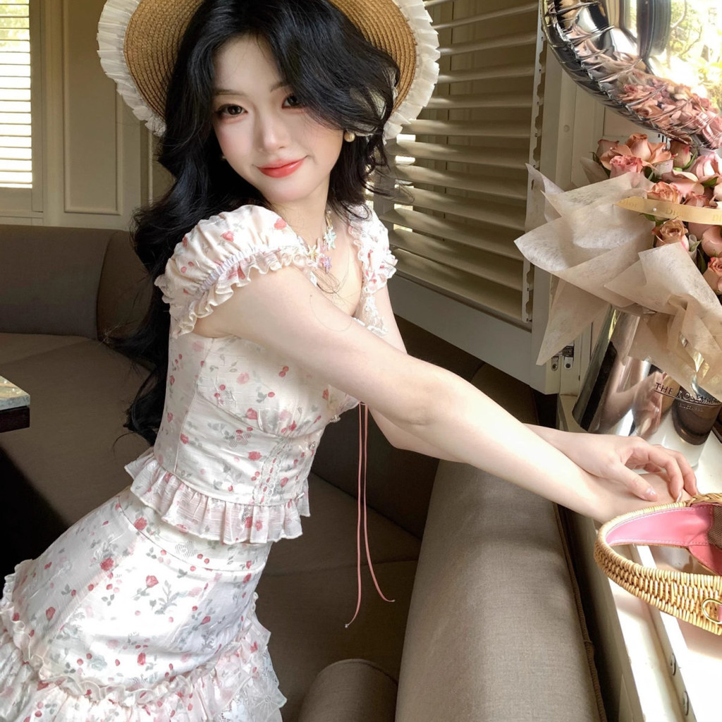 ชุดสองชิ้นสไตล์ฝรั่งเศสสำหรับฤดูร้อน ดีไซน์หวานอ่อนโยน มีลายพิมพ์ดอกไม้และโบว์ที่หน้าอก พร้อมกระโปรงสั้น ราคา ถูกที่สุด ดีลบีเคเค แกลเลอรีภาพที่ 9
