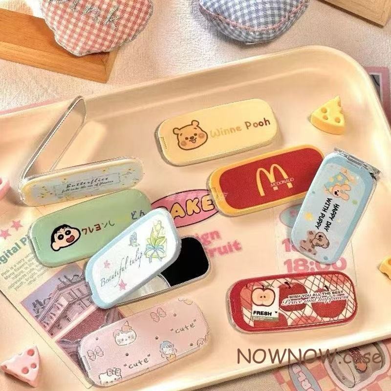 เหมาะสําหรับทุกรุ่นของเคสโทรศัพท์การ์ตูนน่ารักสาวใหม่แบบพกพาพับกระจกสก์ท็อปยืนที่วางโทรศัพท์