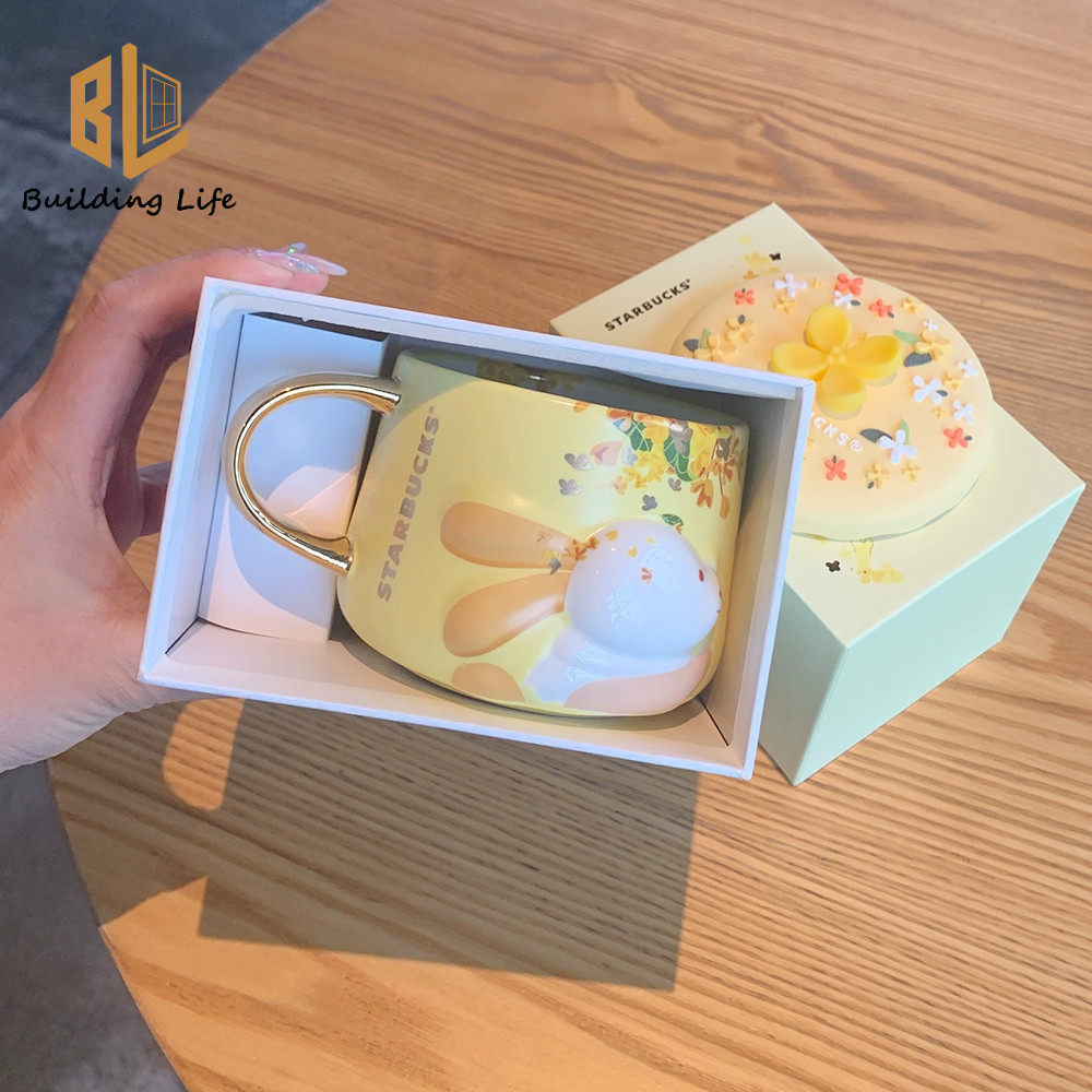 Starbucks Cup Golden Osmanthus ถ้วยกระต่ายสามมิติแก้วกาแฟเซรามิกสีเหลืองถ้วยน้ําตั้งโต๊ะสํานักงาน 355ml
