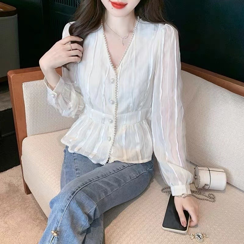 ฤดูร้อน Light Beige Apricot Niche เสื้อสไตล์ตะวันตกชีฟองมุกเอวแคบ Slimmer ดูลูกไม้แขนยาวเสื้อสเวตเตอร์ถักขนาดเล็กด้านบน