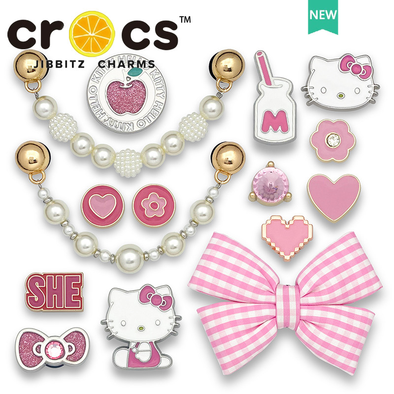 Jibbitz Crocs โลหะ เพชรแฟชั่นรองเท้าอุปกรณ์เสริม ดอกไม้น่ารักสีชมพูโบว์ KT Cat Love Heart รองเท้าหัวเข็มขัดโลหะ จิ๊บบิท ตัวติดรองเท้า crocs