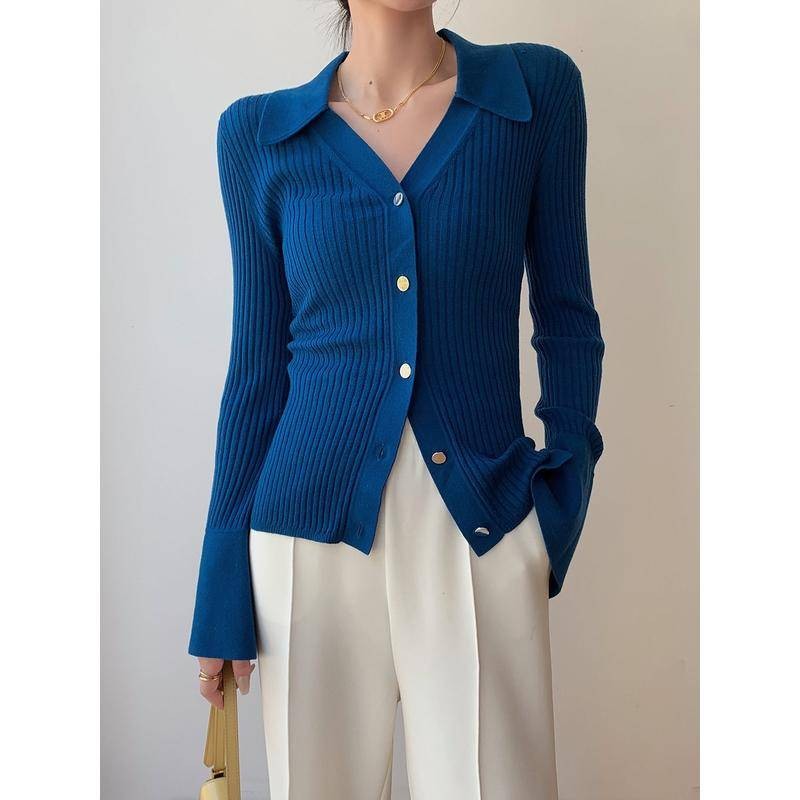 ฤดูใบไม้ร่วงฤดูหนาว Klein Blue Lapel ถักเสื้อสเวตเตอร์ถักผู้หญิงสไตล์ตะวันตก Slim-fit ฐานด้านในเสื้อกันหนาวออกแบบ Niche Top
