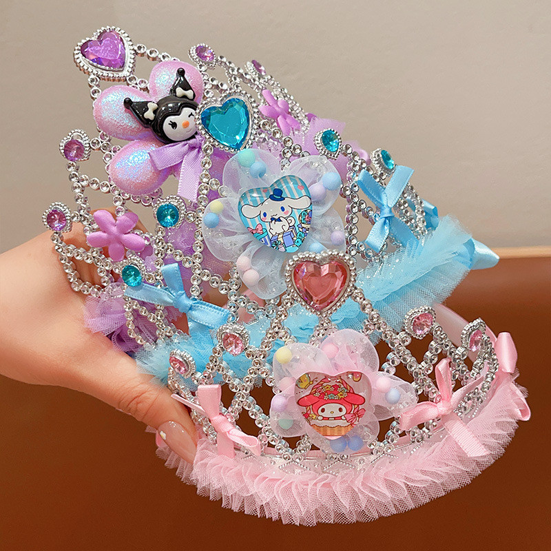 SANRIO การ์ตูนเด็ก ที่คาดผมคุโรมิ สาวซานริโอ้ เด็ก สุด ๆ นางฟ้า น่ารัก ซินนามอนโรล ที่คาดผมมงกุฎ เจ้าหญิง ที่รัก หวานมาก และไม่ทําให้ผมเสีย เครื่องประดับผม ทํานอง