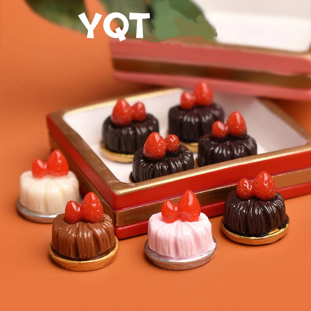 10 ชิ้น/เซ็ตจําลอง 3D Mini สตรอเบอร์รี่เค้กเรซิ่น Cabochons บ้านตุ๊กตา DIY อาหารของเล่นเครื่องประดับ