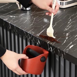 SUGA พร้อมส่ง ถังเคาะกากกาแฟ พลาสติก ABS ถังทิ้งกากกาแฟ กล่องเคาะกากกาแฟ กันลื่น มี 4 สี ขนาด 500ml อุปกรณ์กาแฟ SUR403
