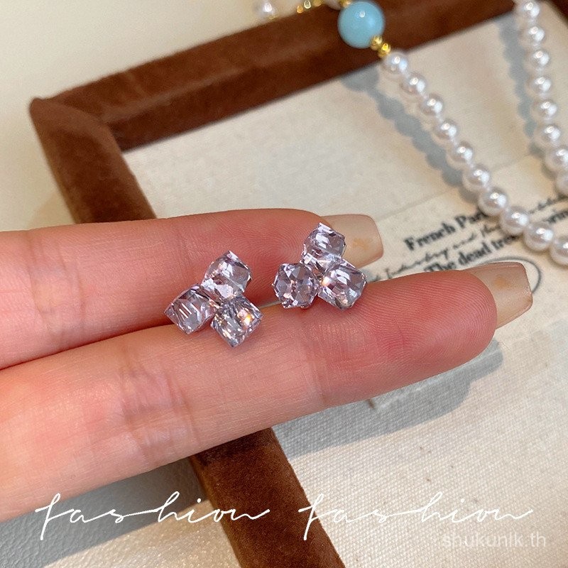 ต่างหูมรกต CZ ออกแบบเรียบหรูสำหรับผู้หญิง ฤดูใบไม้ผลิ ปี 2025