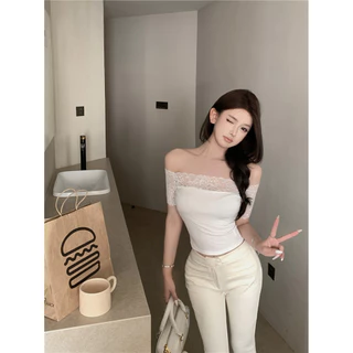 cherryshop พร้อมส่ง เสื้อยืดผู้หญิงสไตล์เกาหลีรัดรูปเปิดไหล่เซ็กซี่ ผ้ายืดรูปทรงสวย แผงลูกไม้ เหมาะฤดูร้อน