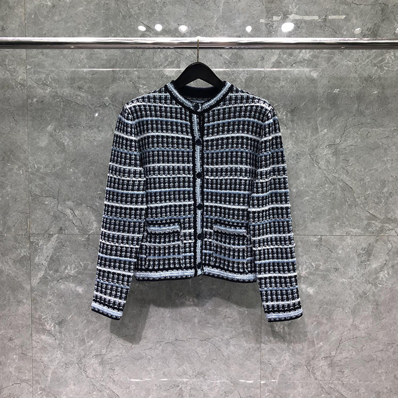 T TB THOM เสื้อกันหนาวสุภาพสตรีฤดูใบไม้ร่วงฤดูหนาว Retro Simple Design Jacquard ลายถักเสื้อสเวตเตอร์ถัก