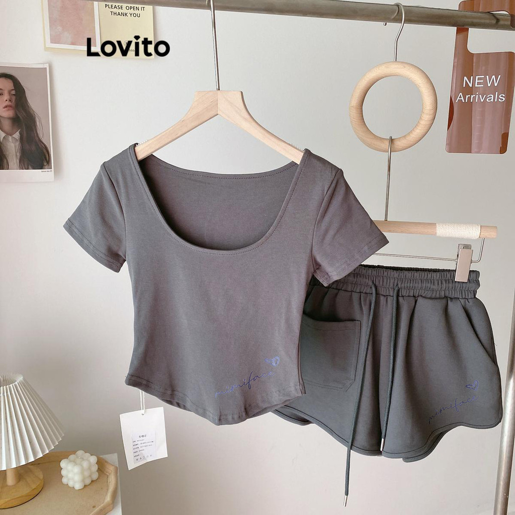 Lovito ชุดเซทกางเกงขาสั้นผู้หญิง แต่งกระเป๋า สีพื้น หรูหรา LNE64287