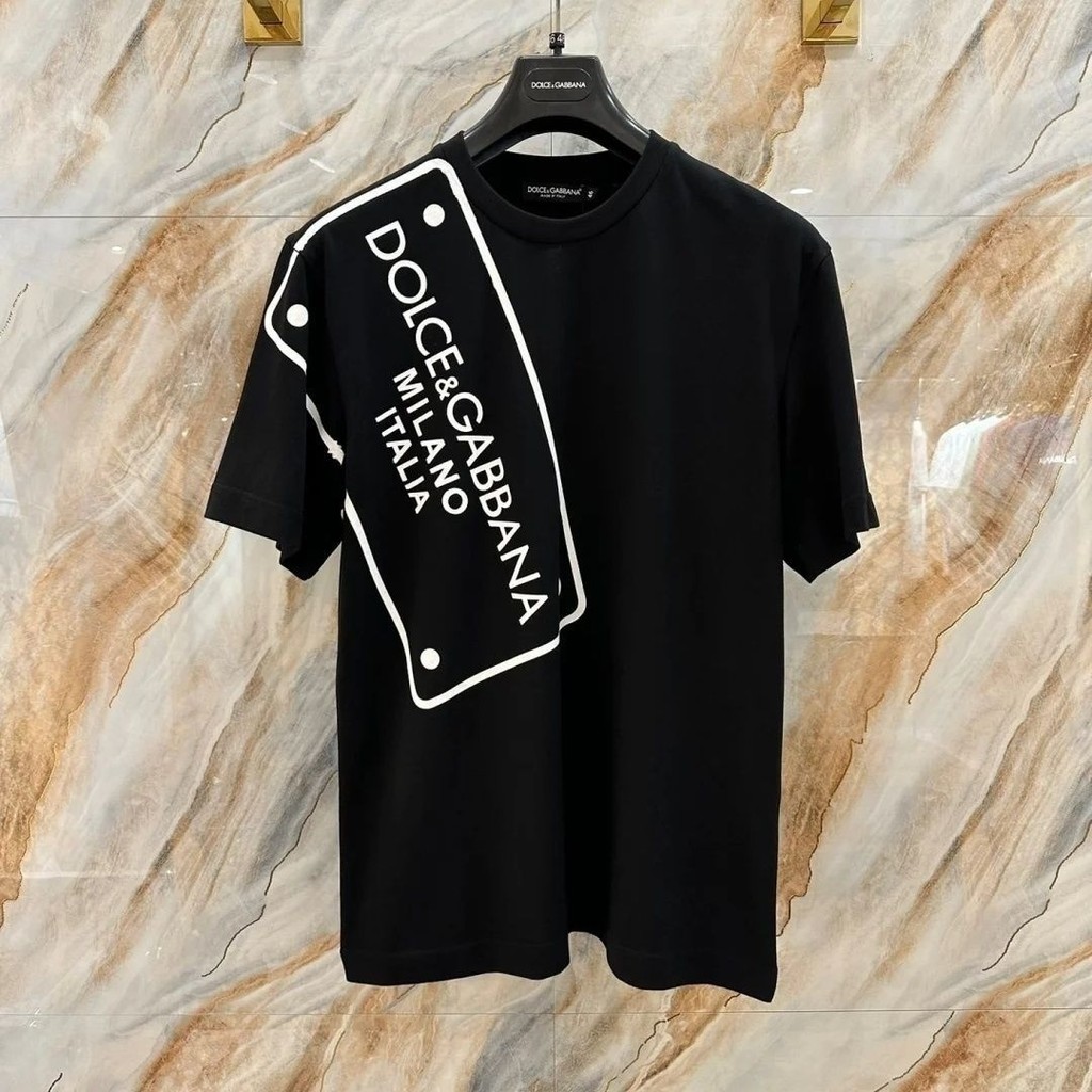 Dolce & Gabbana2024 เสื้อยืดพิมพ์ลายผ้าฝ้ายแท้คอกลมลําลองทุกการแข่งขันคู่แขนสั้น