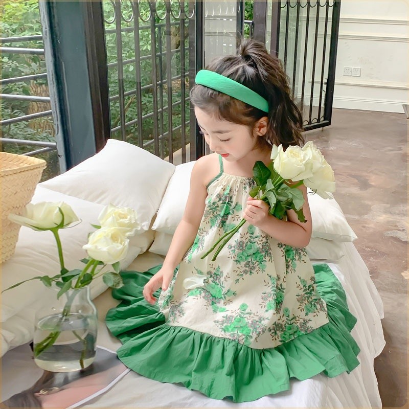 สาวใหม่แต่งตัวทารกหลวมสลิงชุดเจ้าหญิง