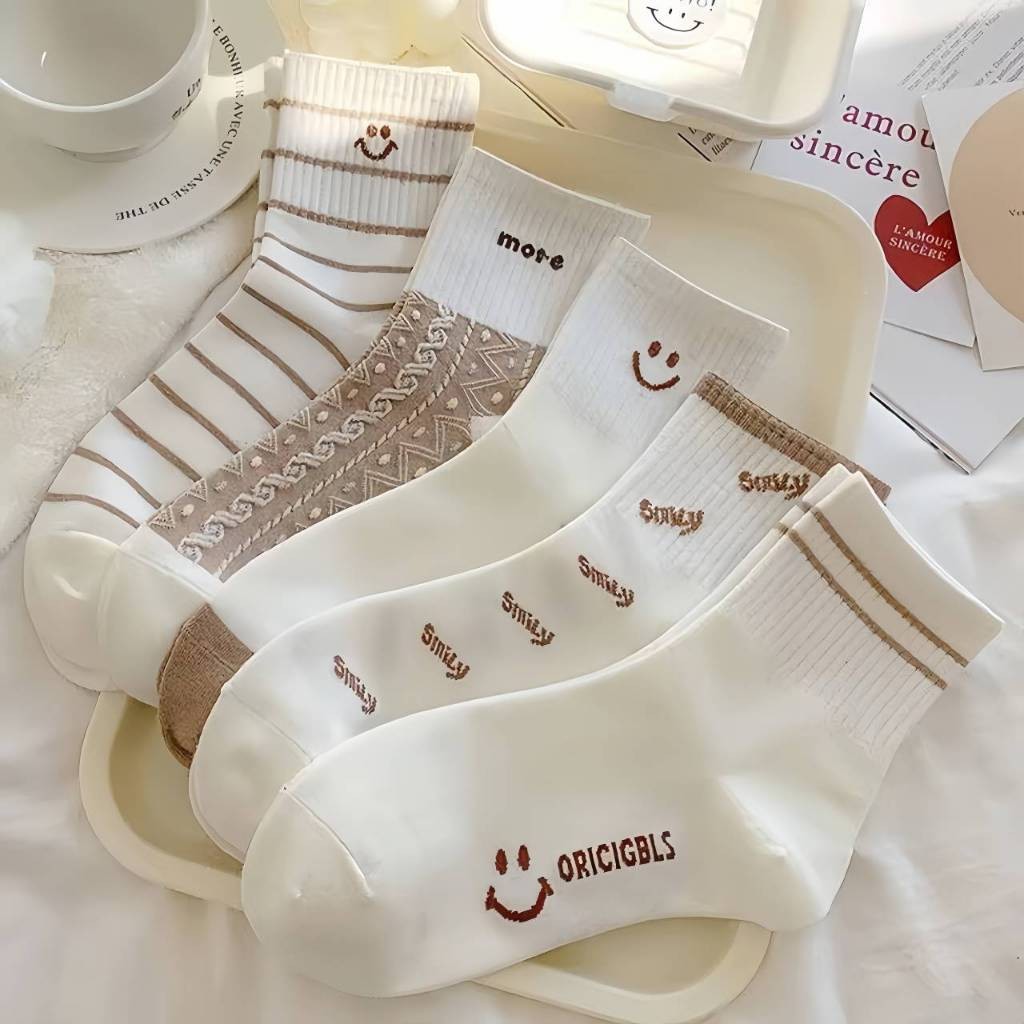HOME818 ถุงเท้าข้อยาว (5ลาย/10คู่) ถุงเท้าแฟชั่นเกาหลี เนื้อผ้านุ่มงานถักอย่างดี ลาย MORE NO.C147 พร้อมส่ง