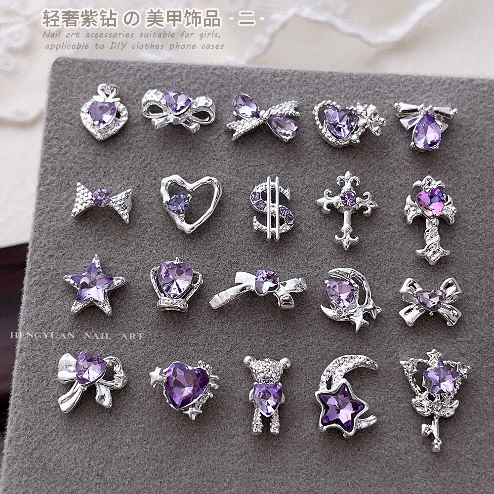 5 ชิ้นขายร้อนเงินเพชรสีม่วงอุปกรณ์แต่งเล็บแสงหรูหราสามมิติโบว์รักหมีข้ามตกแต่งเล็บ