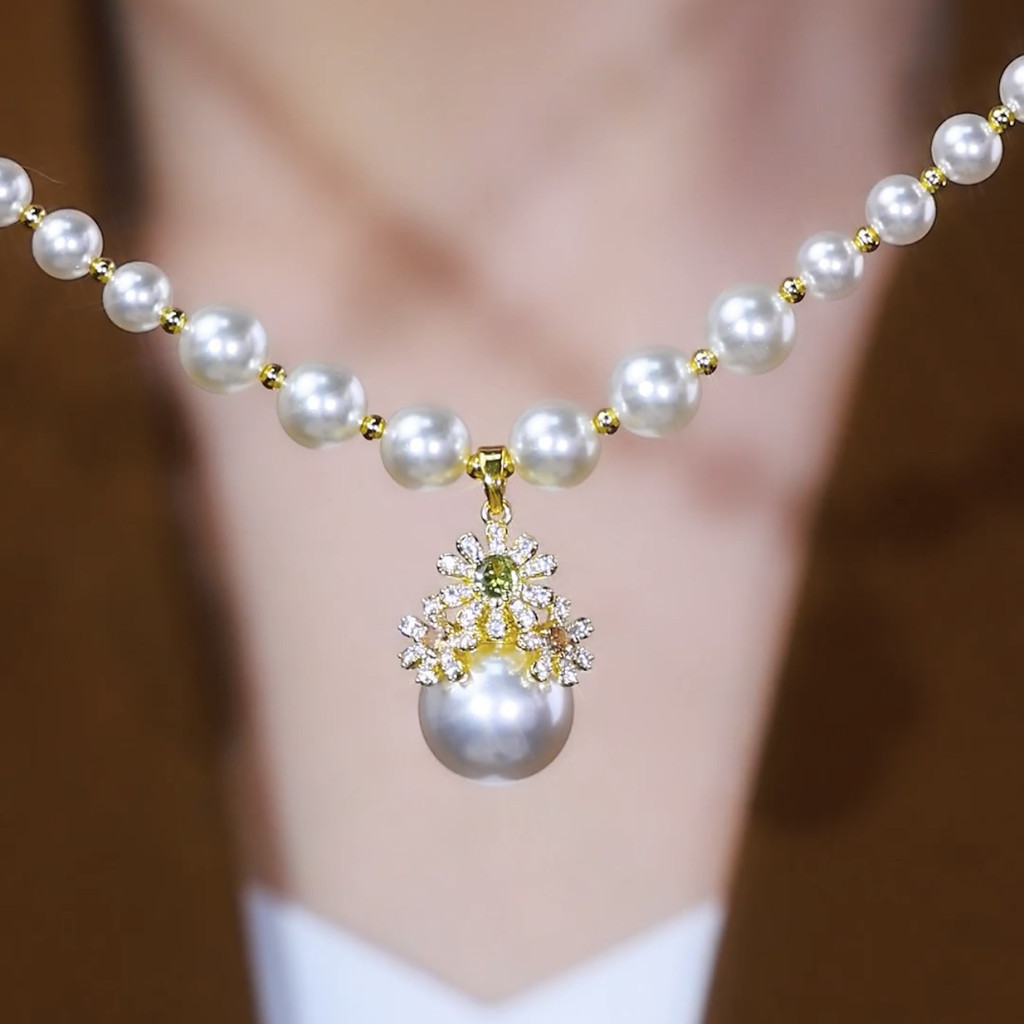 High-End Diamond-Studded ดอกไม้สร้อยคอมุกผู้หญิงหรูหราหรูหราสร้อยคอหรูหรา