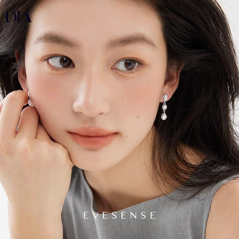 ต่างหูเพชรเงินทรงหยดน้ำ หรูหราและประณีต
