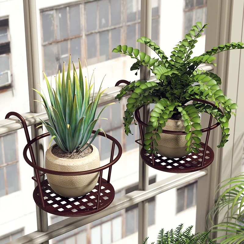ชั้นวางกระถางแบบเหล็ก กระถางแขวนต้นไม้ ใช้แขวนที่กำแพง รั้วบ้าน หรือระเบียงห้องนอน flower stand ดีไซน์โมเดิร์น
