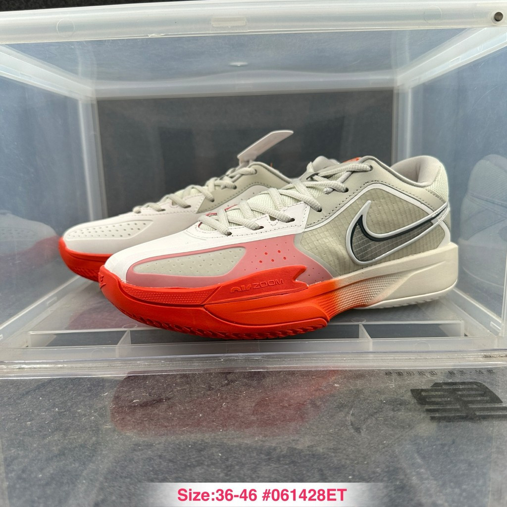 รองเท้าบาสเก็ตบอล CUT CROSS GT รุ่นใหม่ ออกแบบให้น้ำหนักเบาท้องสนาม ยึดเกาะได้ดี และทนทาน