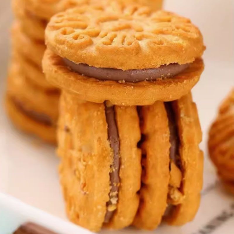 Turkey นําเข้าแซนวิชบิสกิต torku Times Fan ครีมเฮเซลนัทช็อกโกแลตรสกล้วยของขบเคี้ยวแพ็คเกจเล็ก 8.7