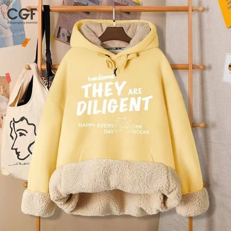 Chaogongfang essentials เสื้อกันหนาวผ้าเชร์ปากํามะหยี่หนาฤดูใบไม้ร่วงและฤดูหนาวเสื้อฮู้ดทรงหลวมสไตล์
