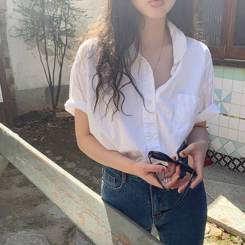 [[พร้อมส่ง]] PKB2940 เสื้อวินเทจแขนสั้นสีขาวโอโม้ ติดกระดุมทันสมัยสุดๆ อก42 ฟรีไซส์ คอปกผ้านิ้มมาก