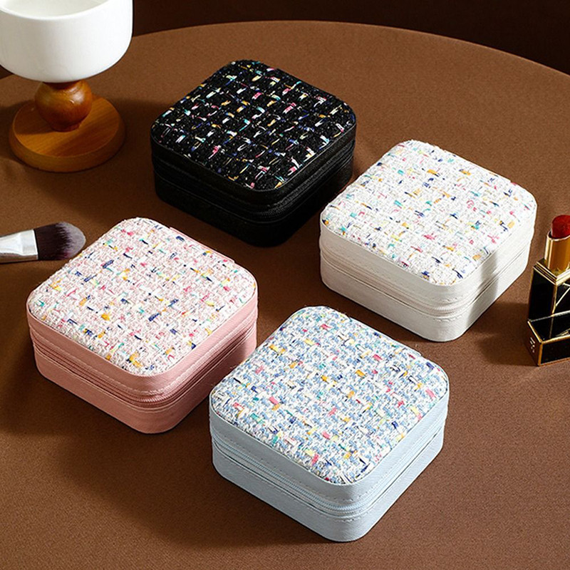 YTL กล่องเครื่องประดับ หนัง PU ขนาดเล็ก สำหรับใส่ต่างหู สร้อยคอ แบบพกพา กล่องใส่เครื่องประดับ จัดส่งที่รวดเร็ว 4 สี