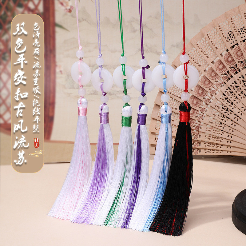 หัวเข็มขัดนิรภัยสองสีพู่สไตล์โบราณสวมเอวกี่เพ้ามีหนวดเคราสีขาวผสมพู่สีเต็มและนุ่ม