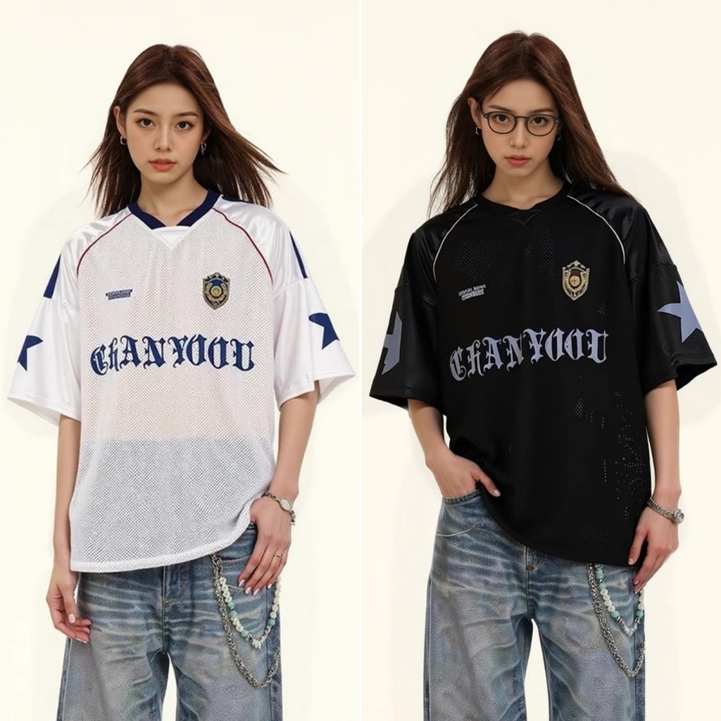 Luna Shop พร้อมส่ง เสื้อยืดคอวีผู้หญิงที่มีสไตล์ เสื้อโอเวอร์ไซส์ แขนสั้น เบสิก การออกแบบคัตเอาท์ สไตล์ย้อนยุคแบบอเมริกัน