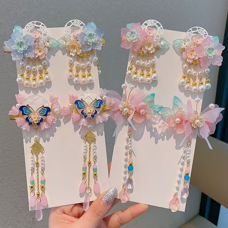 กิ๊บติดผมสไตล์โบราณสำหรับเด็ก เหมาะสำหรับHanfu พร้อมพู่ดอกไม้ และคลิปคู่เคลือบรูปผีเสื้อ