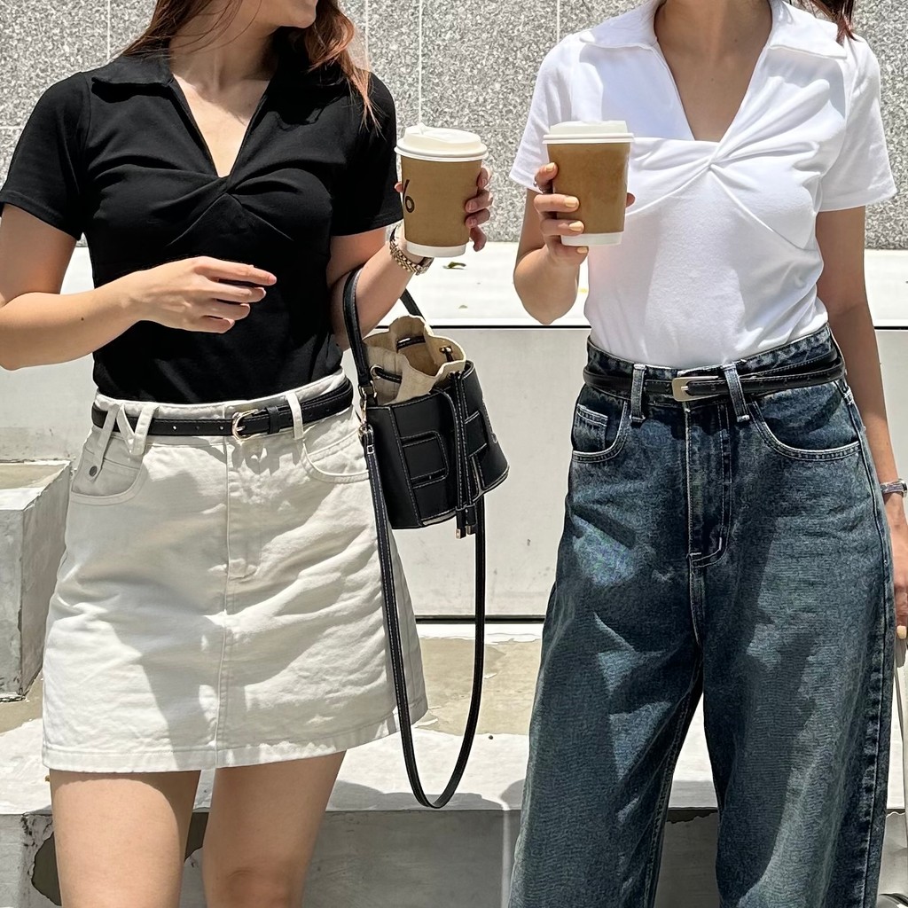 BELLA TOP | เสื้อแขนสั้นคอปก ดีเทลไขว้ปมตรงหน้าอก ทรงพอดีตัว ผ้านุ่ม เข้ารูปพอดีตัว ใส่สบายมาก