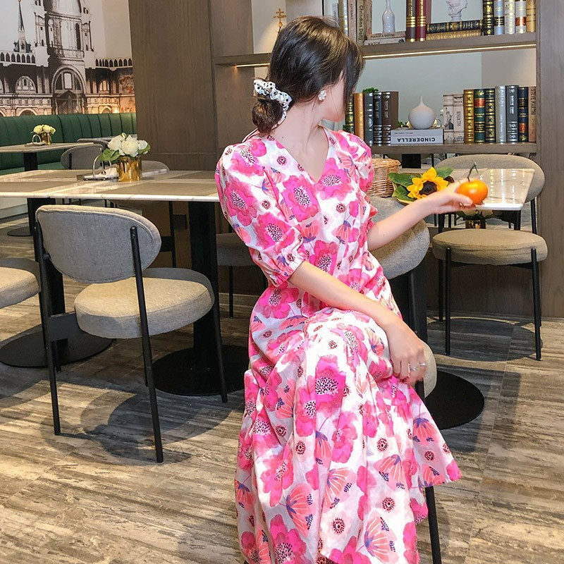 ชุดเดรสหางปลาพิมพ์ลายแขนพัฟอ่อนโยนสไตล์ฝรั่งเศสคอวีสลิมกระโปรงลายดอกไม้สองชิ้นกระโปรงลายดอกไม้... นอกชอบลมกวน ywwx