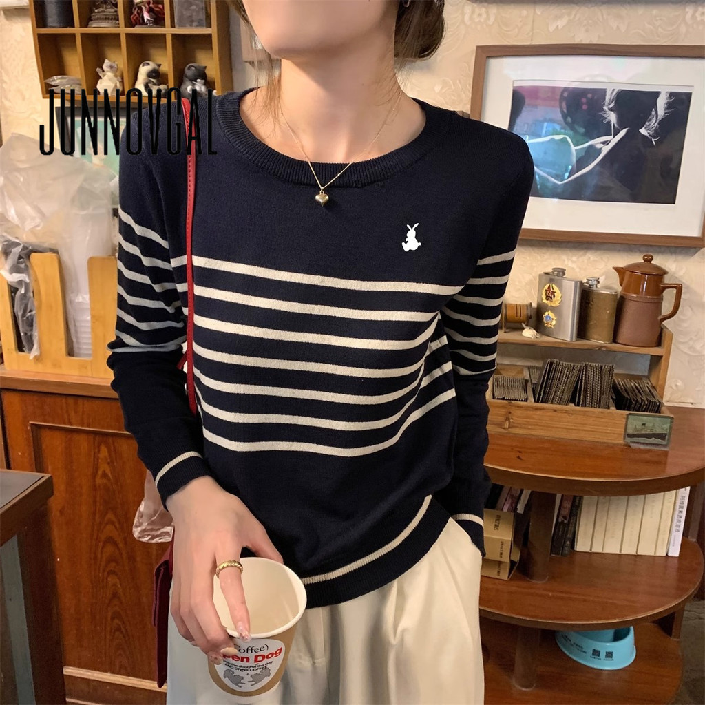 Junnovgal เสื้อยืดผู้หญิง Knit 2024 แขนยาว คอกลม ลายทาง สไตล์ใหม่
