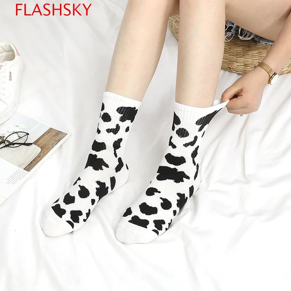 แฟลชสกี้ ถุงเท้าวัวผู้หญิงอินเทรนด์ลายสีดําสีขาวการ์ตูนตลกผ้าฝ้ายร้านขายชุดชั้นใน