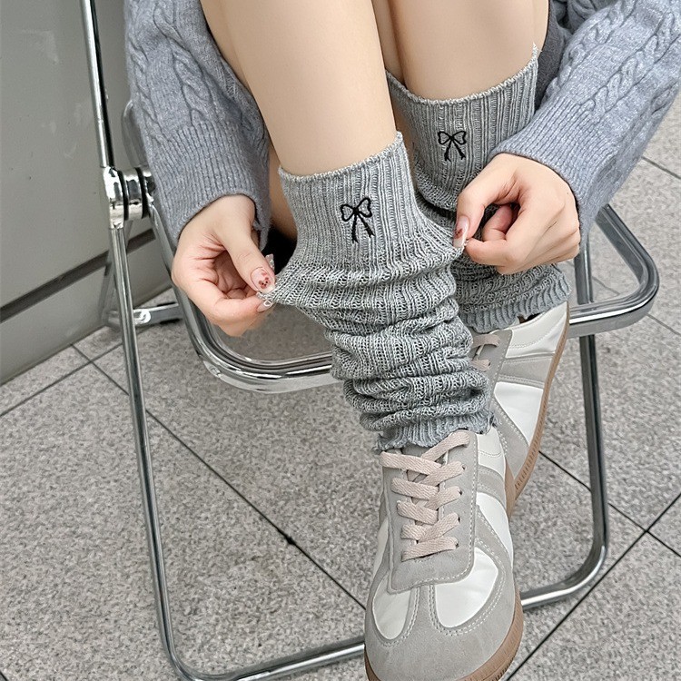 Xiaocha Life 24 ถุงเท้าผู้หญิงฤดูใบไม้ร่วงผ้าไหมเงิน Bowknot เย็บปักถักร้อยไม่สามารถ Fall Off Slimmer ดูสไตล์ miu สวมใส่หลอดยาว