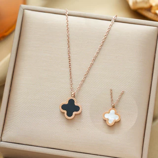 Simple All-Matchสีดําสีขาวเปลือกสองด้านFour-Leaf Cloverสร้อยคอเหล็กไทเทเนียมหญิงแฟชั่น