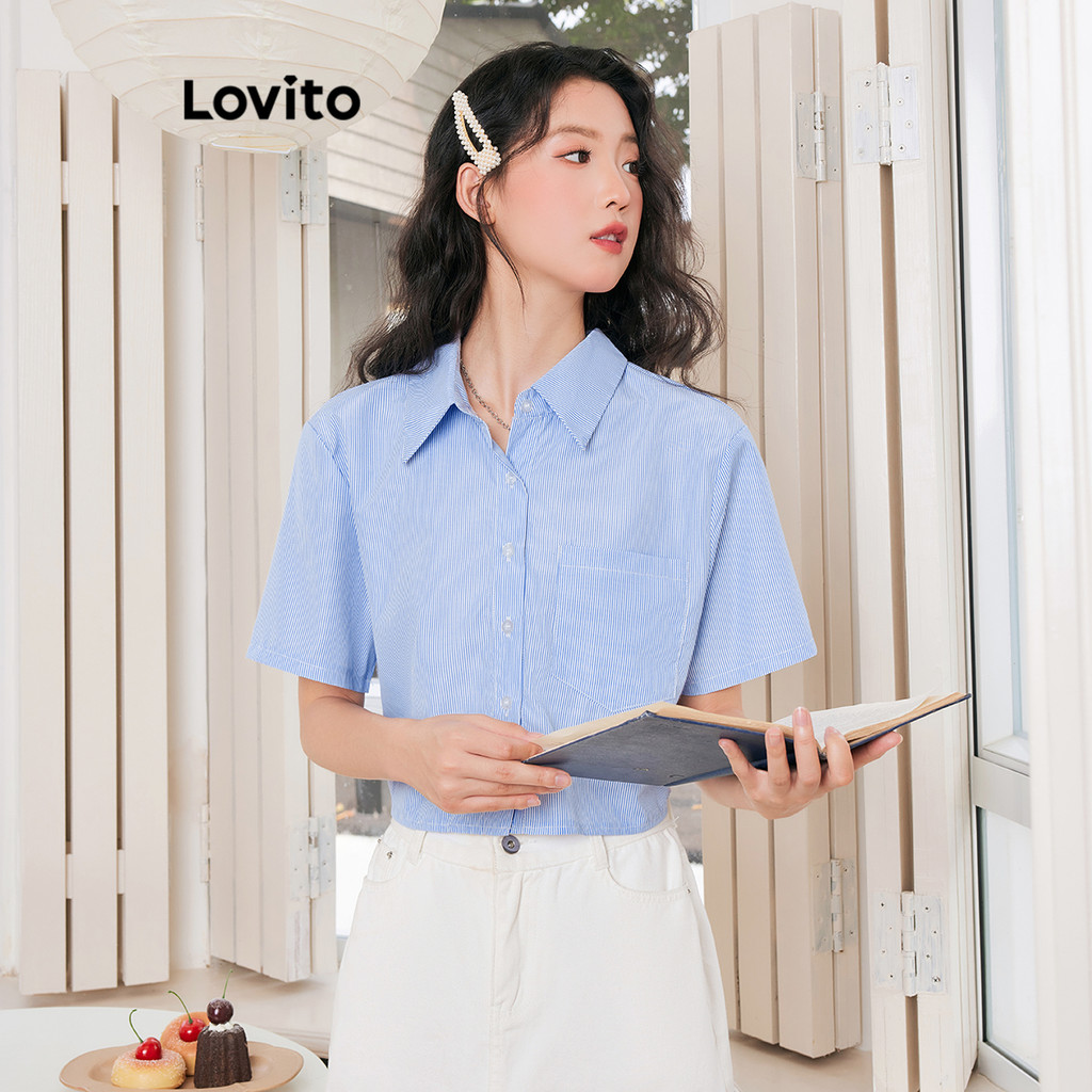 Lovito เสื้อเบลาส์ด้านหน้าลายทางหรูหราไม่สมมาตรปุ่มกระเป๋าด้านหน้าสำหรับผู้หญิง L106AD355